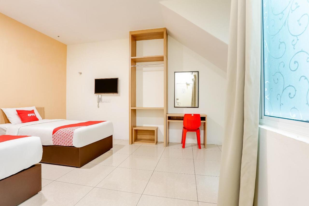 Oyo 89677 Sunflower Hotel Серембан  Экстерьер фото