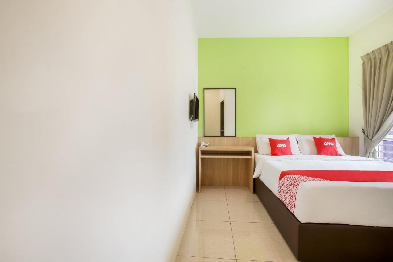 Oyo 89677 Sunflower Hotel Серембан  Экстерьер фото
