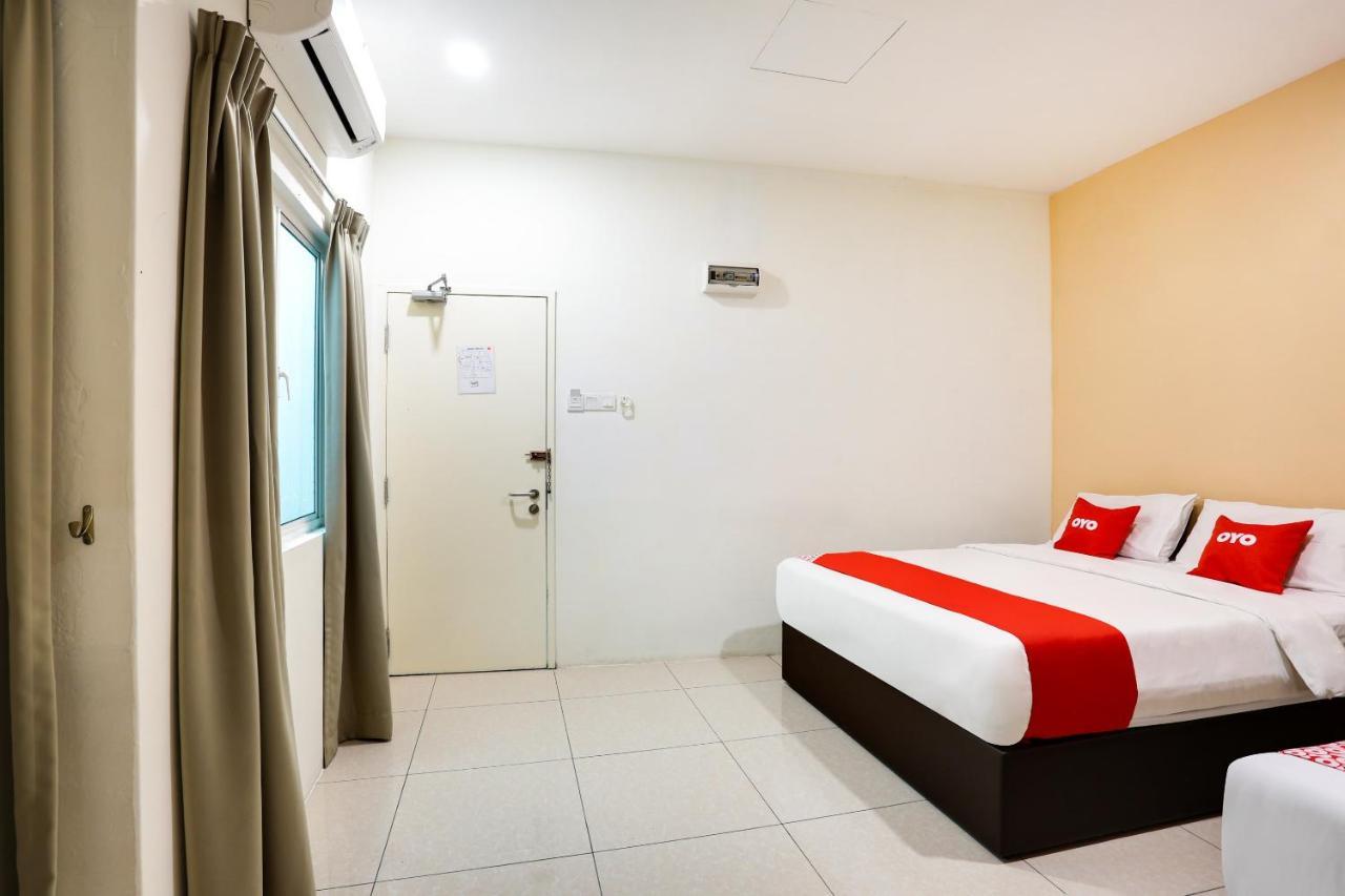 Oyo 89677 Sunflower Hotel Серембан  Экстерьер фото