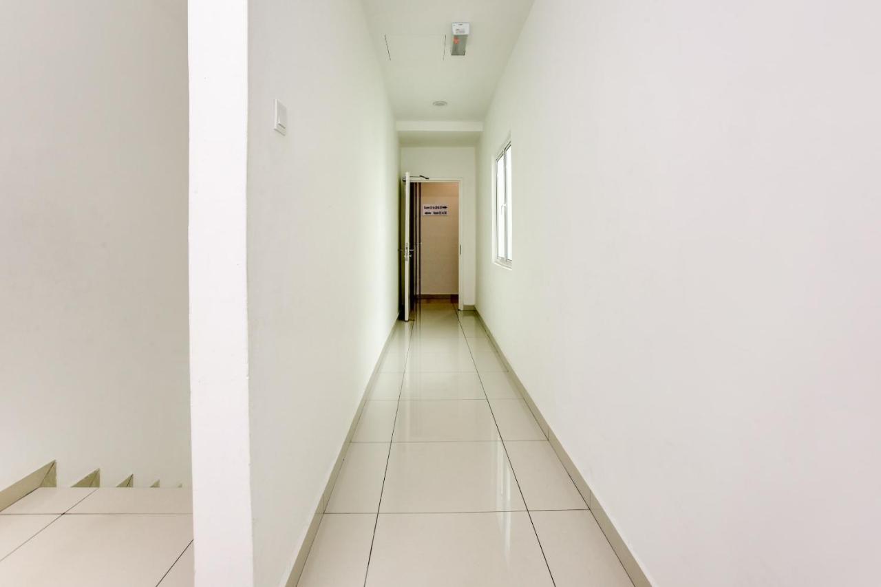 Oyo 89677 Sunflower Hotel Серембан  Экстерьер фото