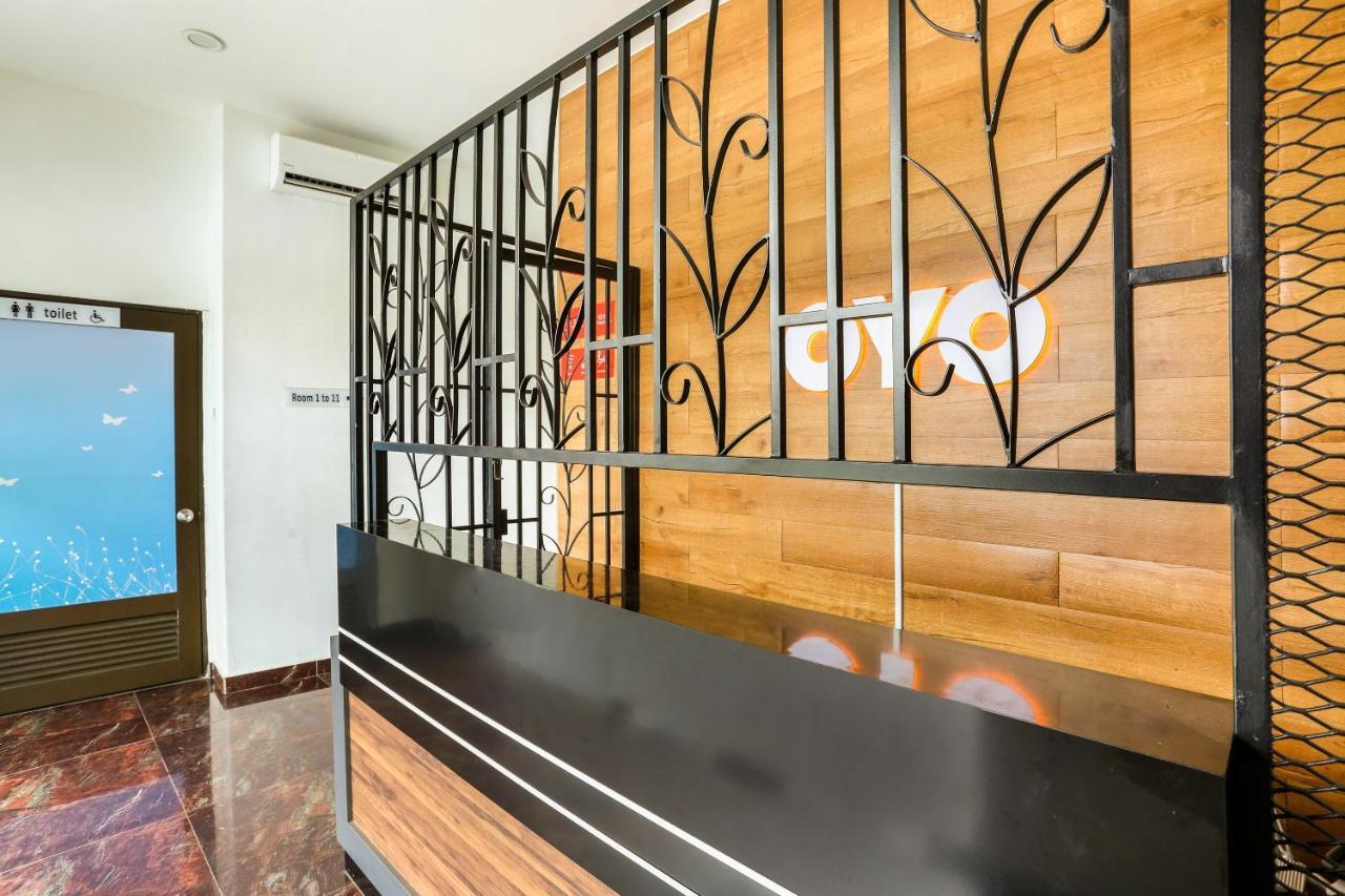 Oyo 89677 Sunflower Hotel Серембан  Экстерьер фото
