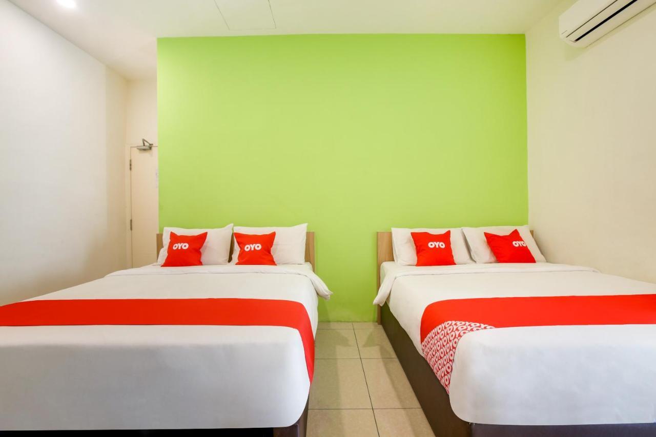 Oyo 89677 Sunflower Hotel Серембан  Экстерьер фото