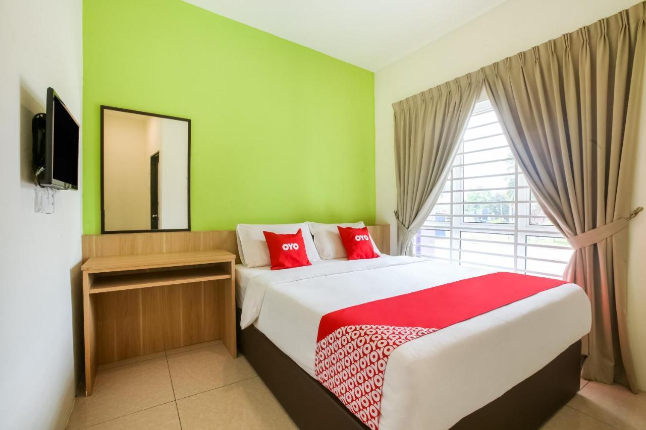 Oyo 89677 Sunflower Hotel Серембан  Экстерьер фото