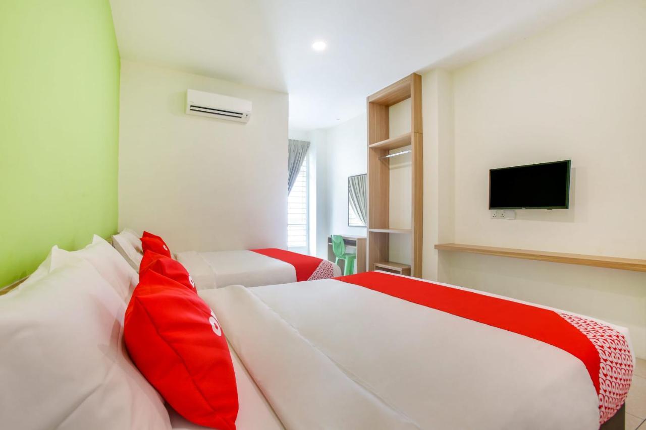 Oyo 89677 Sunflower Hotel Серембан  Экстерьер фото