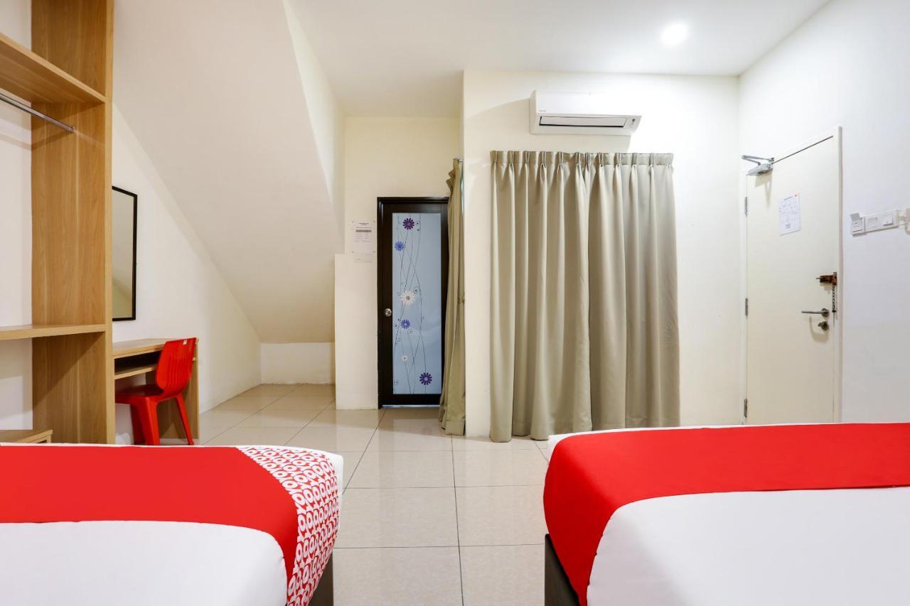 Oyo 89677 Sunflower Hotel Серембан  Экстерьер фото