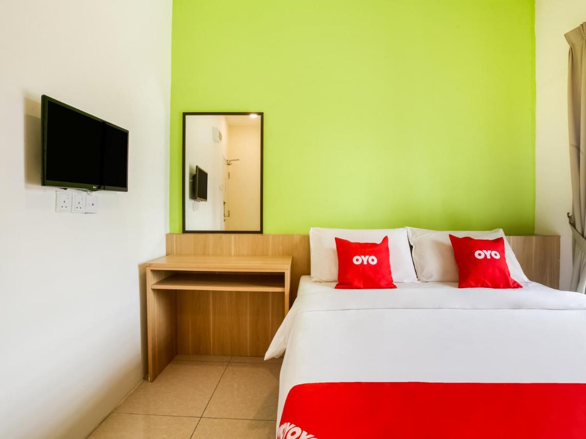 Oyo 89677 Sunflower Hotel Серембан  Экстерьер фото