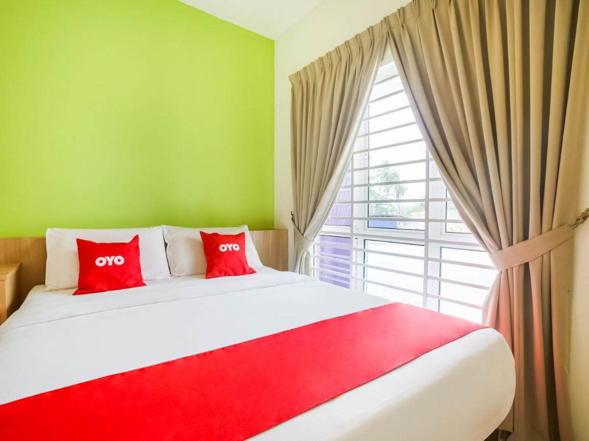 Oyo 89677 Sunflower Hotel Серембан  Экстерьер фото