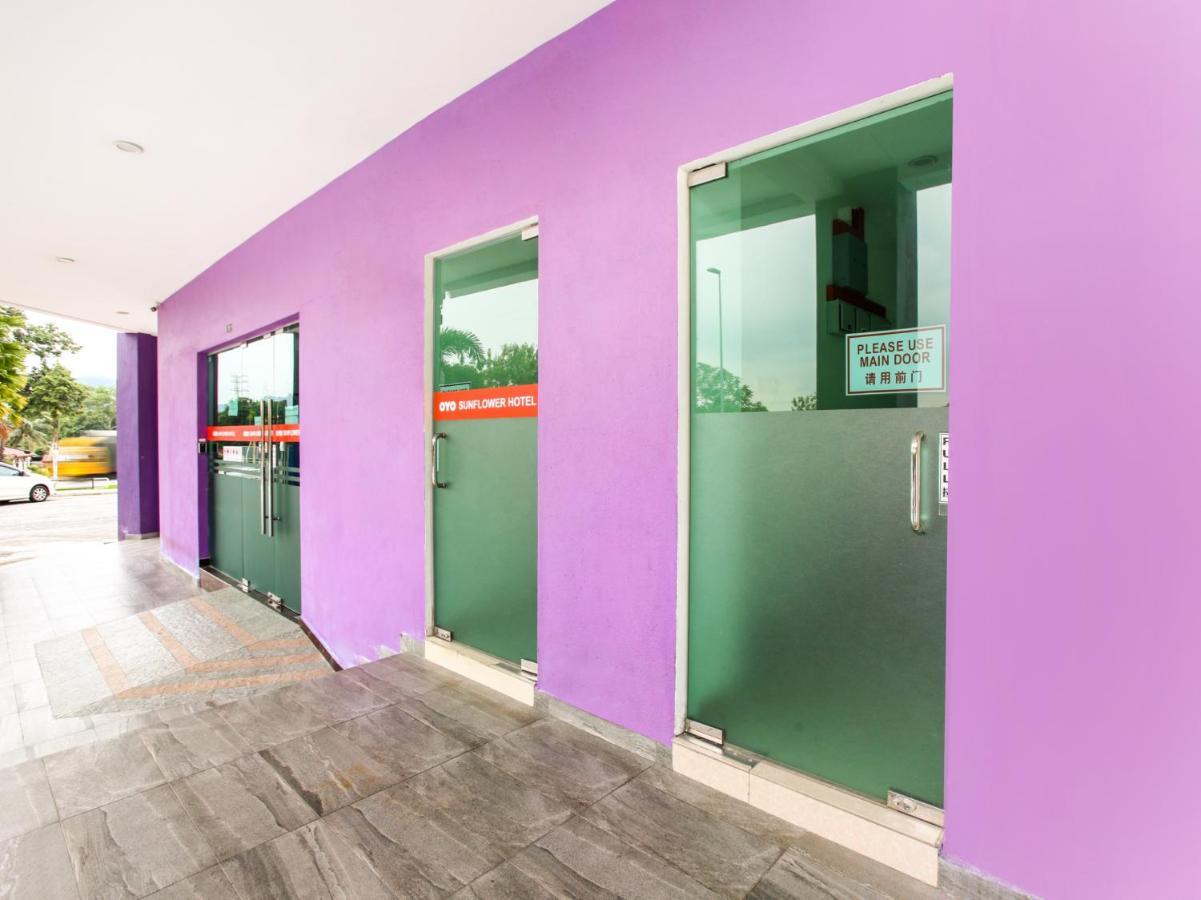 Oyo 89677 Sunflower Hotel Серембан  Экстерьер фото