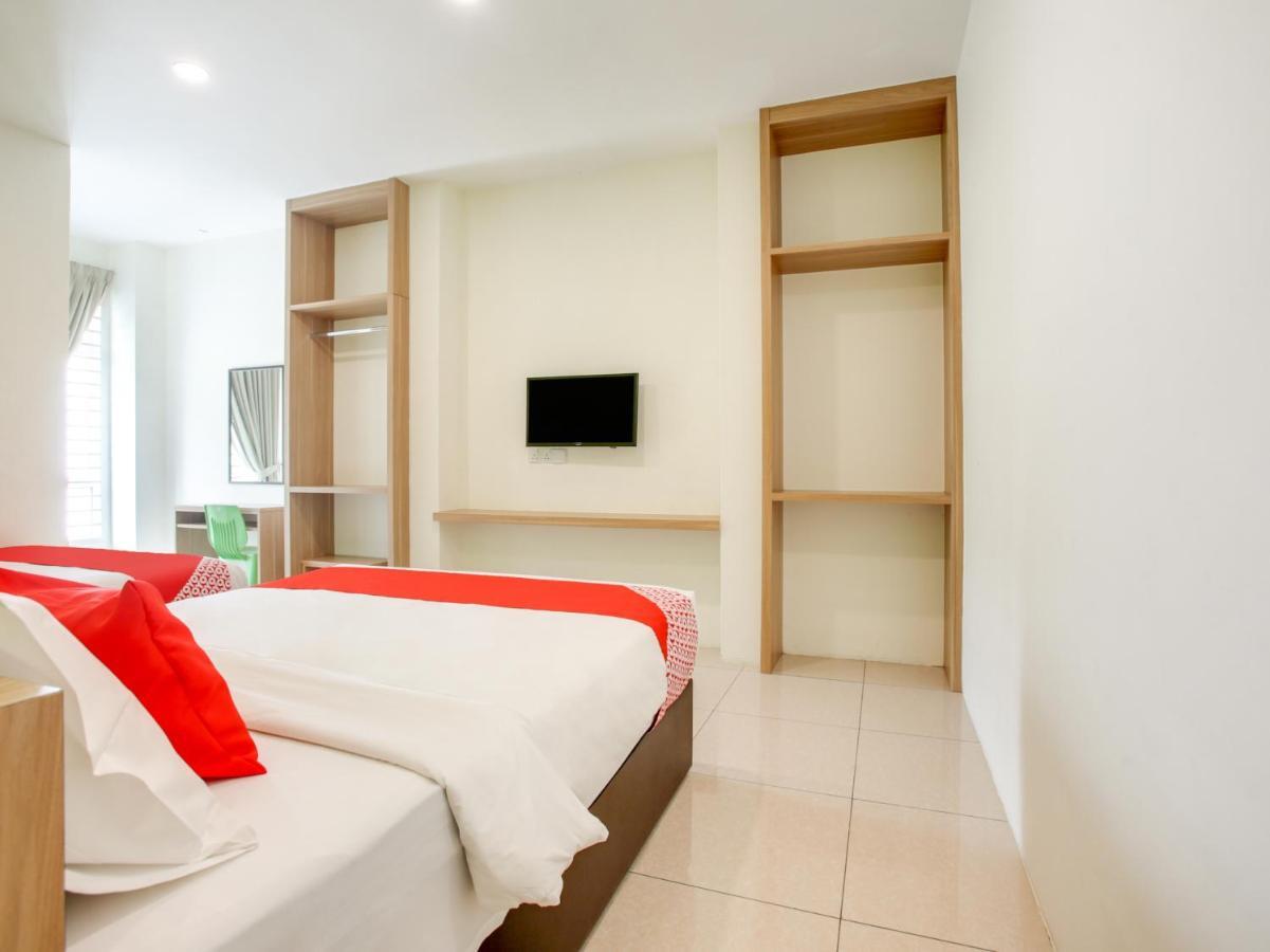 Oyo 89677 Sunflower Hotel Серембан  Экстерьер фото