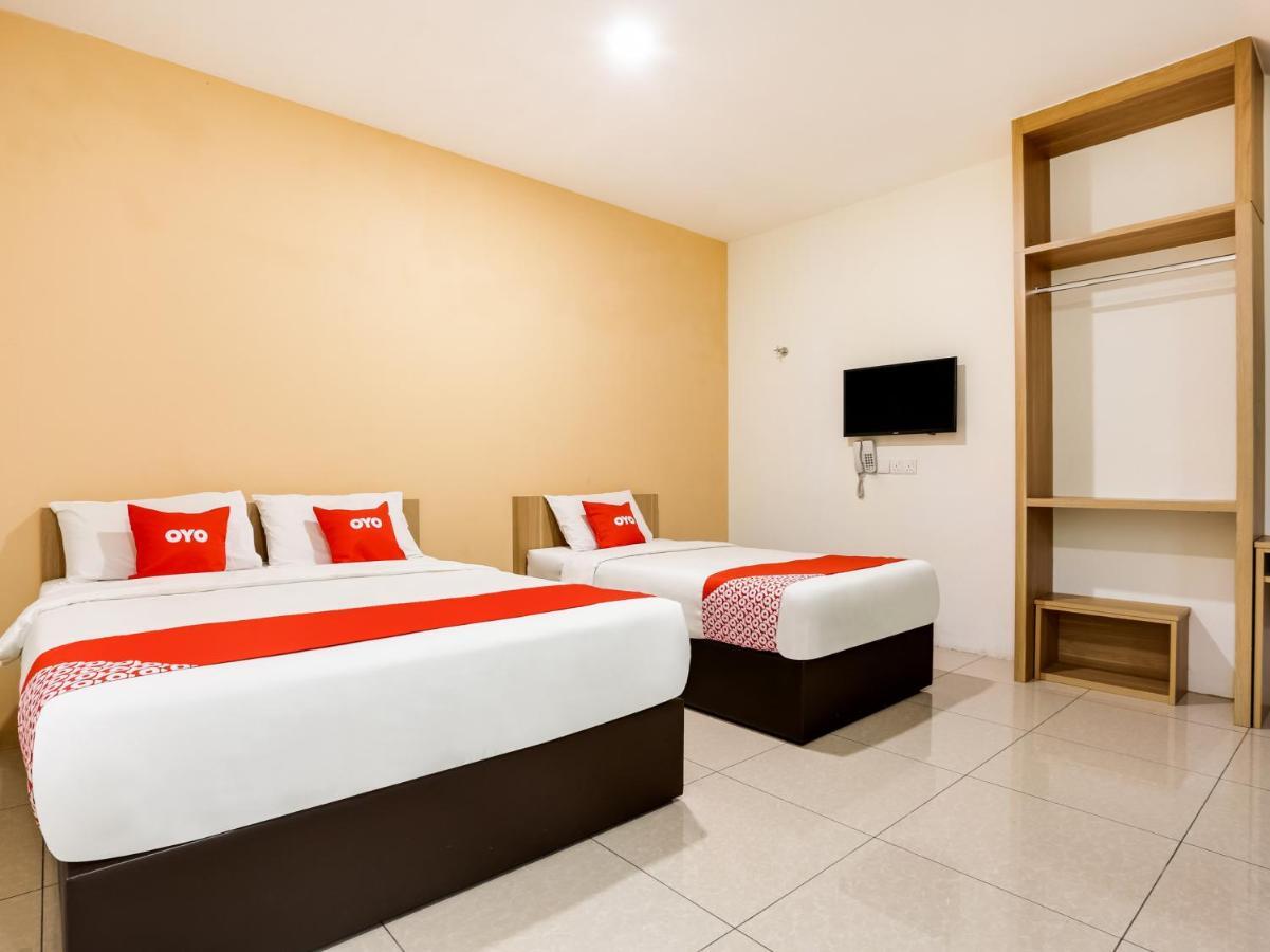 Oyo 89677 Sunflower Hotel Серембан  Экстерьер фото